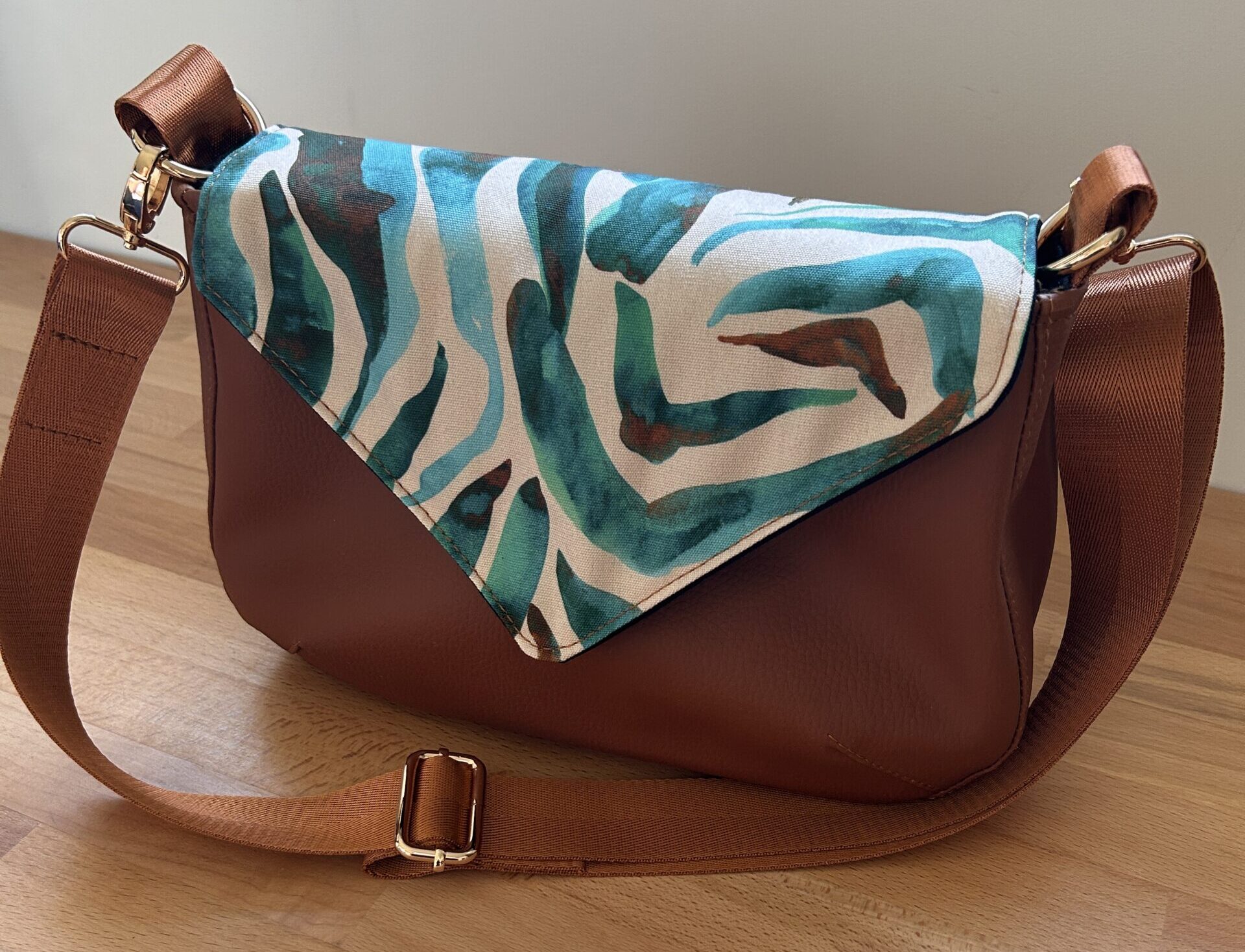 Sac modulable base camel, similicuir, fait main, Lorraine, Pont-à-Mousson, rabat interchangeable, rabat amovible